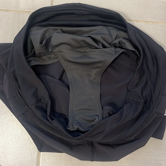 Lululemon Speed Up Shorts Low rise, 4” - Picture 4 of 4